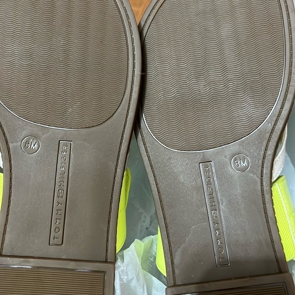Tommy HIlfiger Meriem Womens Thong Sandal Monogram Emblem Logo Sz 8M Light Green - Picture 8 of 9